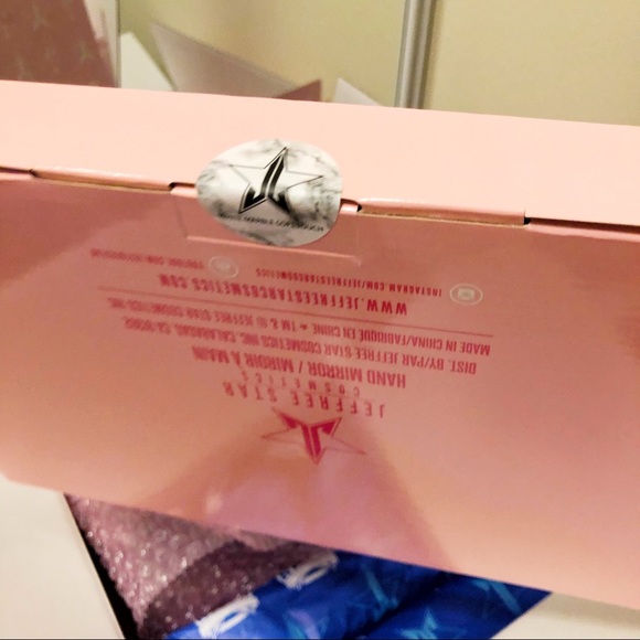 Jeffree Star White Marble Soft Touch Mirror - Picture 4 of 4